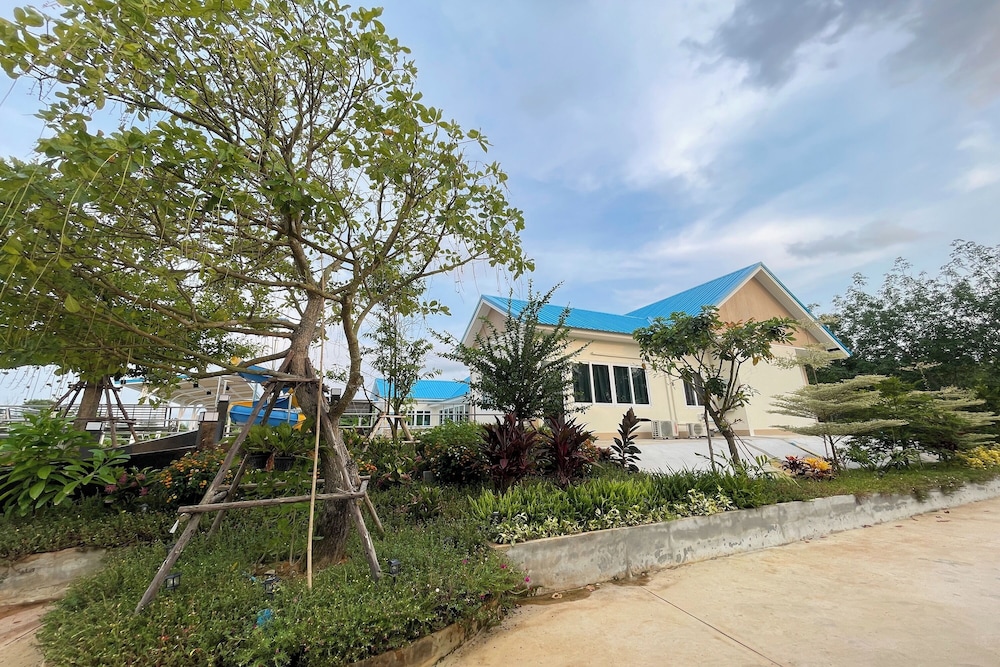 Nueng Pool Villa