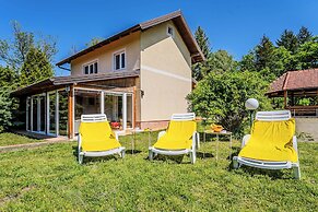 Green Garden Retreat