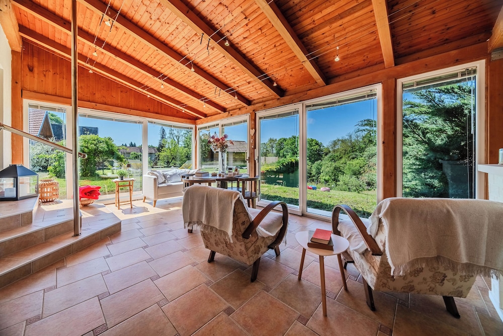 Green Garden Retreat
