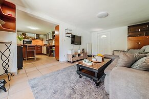 Green Garden Retreat