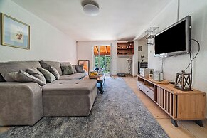 Green Garden Retreat