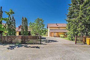 Green Garden Retreat