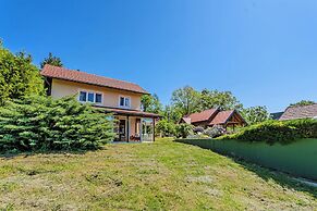 Green Garden Retreat