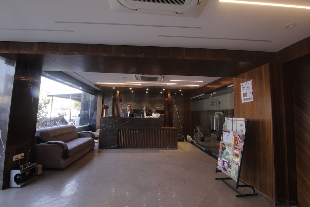 Hotel Silver Shine