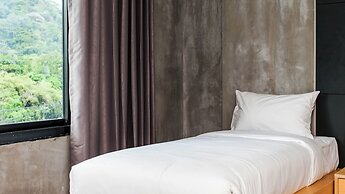 B2 Phuket Boutique & Budget Hotel