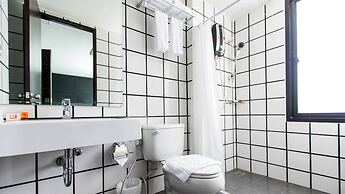 B2 Phuket Boutique & Budget Hotel