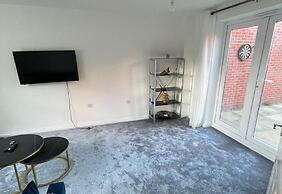 3-bed-sleeps 5 With Garden and Parking