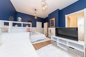 Free Parking Sleeps 2 Central Location