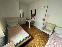 Lama Rooms