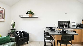 Buttercup - 2 Bed Cottage - Red Forest Retreats