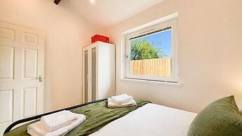Buttercup - 2 Bed Cottage - Red Forest Retreats