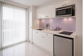The Avoryn Hotel & Suites