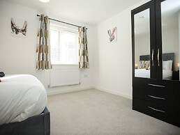 Spacious 4BR Contractor Family Home Parking