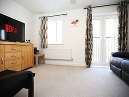 Spacious 4BR Contractor Family Home Parking