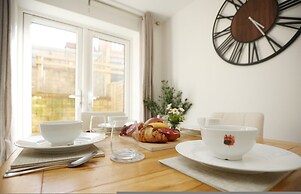 Spacious 4BR Contractor Family Home Parking