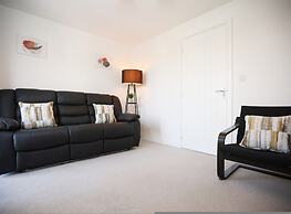 Spacious 4BR Contractor Family Home Parking