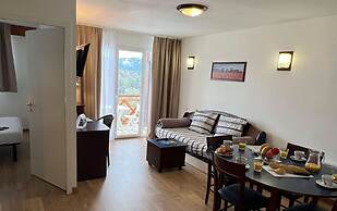 Spacious 1-bedroom Apartment With Balcony