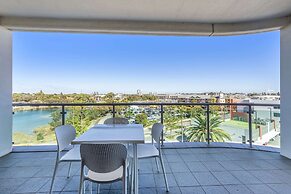 Coastal Studio City & Ocean Views, Walk to Beach