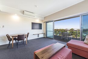 Coastal Studio City & Ocean Views, Walk to Beach