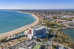 Coastal Studio City & Ocean Views, Walk to Beach