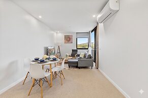 Stylish 2-bed Stay Near Canberra Centre