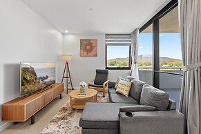Stylish 2-bed Stay Near Canberra Centre