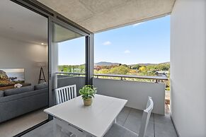 Stylish 2-bed Stay Near Canberra Centre