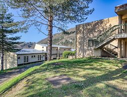 Spacious Landscape Stay for 4 by the Lake