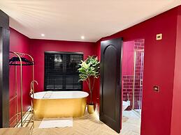 2 Boutique Apts Parisian Gold Bath BHM