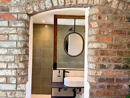 Gold Bath Japandi 2 Apts Bham City Centre