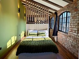 Gold Bath Japandi 2 Apts Bham City Centre
