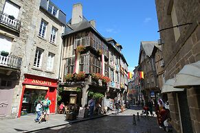 Dinan Stay With Free Parking