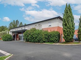 Accessible Vineyard Stay for Four