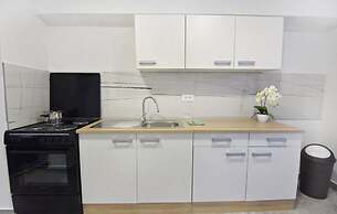 Comfortable Vacation Retreat With Parking