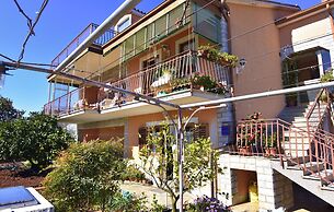 Quiet Retreat With Terrace