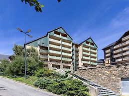 Central Auris-en-oisans Stay for 4