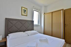 Equipped Flat Just a Short Walk From the Beach