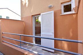 Equipped Flat Just a Short Walk From the Beach