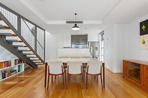 Spacious 2-bed Retreat in Rosebery