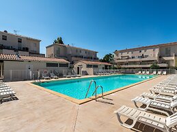 Chic Coastal Pool View Apartment for 6