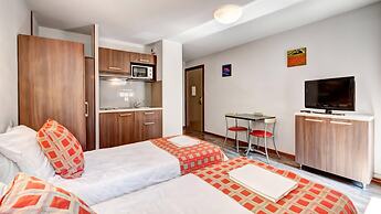 Couple Getaway With Mountain View