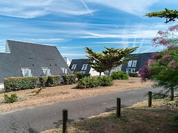 Retreat With Heated Pool & Coast