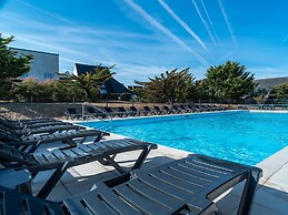 Retreat With Heated Pool & Coast