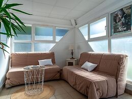 Retreat With Heated Pool & Coast