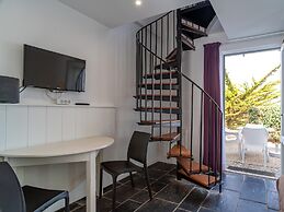 Retreat With Heated Pool & Coast