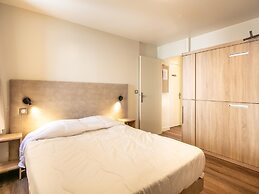 Spacious Doucy Stay With Mountain Views
