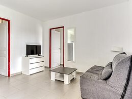 Chic Family Flat With Pool, Sauna