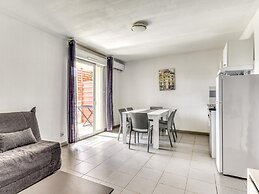 Chic Family Flat With Pool, Sauna