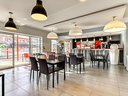 Chic Family Flat With Pool, Sauna