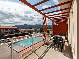 Chic Family Flat With Pool, Sauna